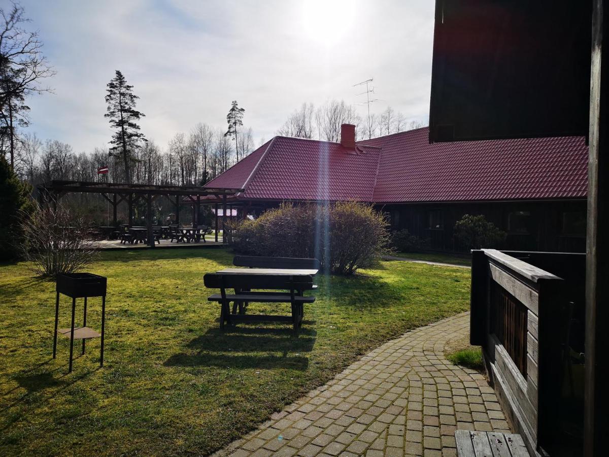Viesu Nams Vecmuiza Hotel Tūja Buitenkant foto